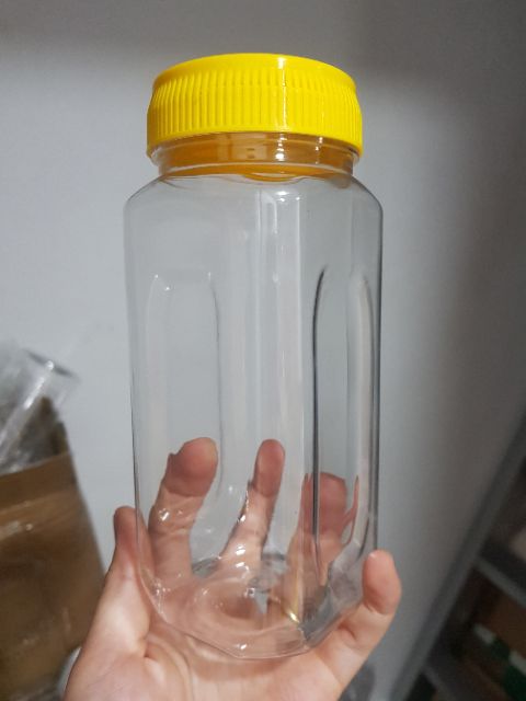 Hủ nhựa cao vuông nắp vàng 500ml 6x16cm