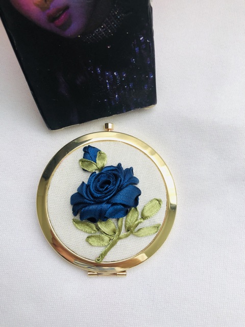 Gương thêu handmade