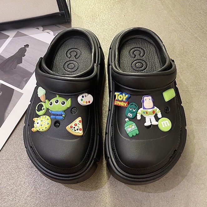 Dép Sục Crocs Đế Cao Hack Chân Đi Mưa Full Phụ Kiện Màu Xanh Trắng Đen kèm Sticker Hottrend 2022