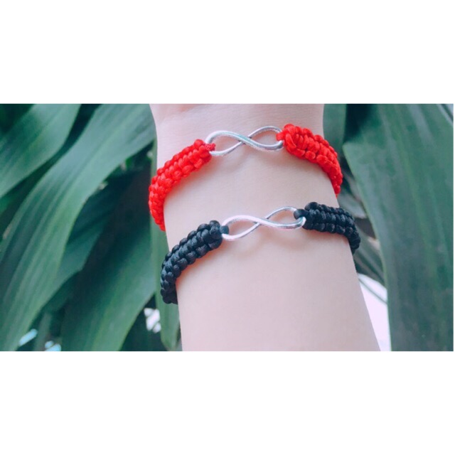 Vòng tay hình vô cực