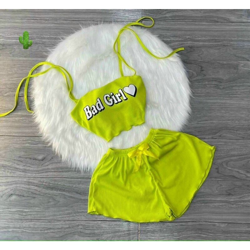 Sét bộ áo và quần kiểu in chữ &quot;BAD GIRL&quot; mát mẻ và năng động