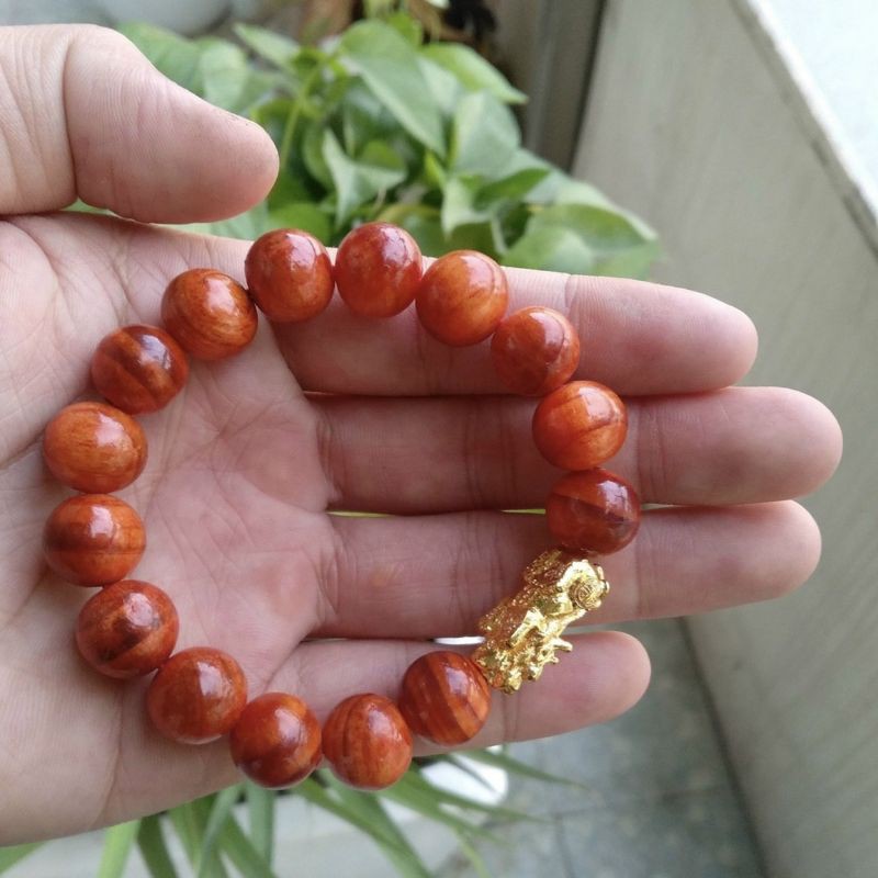Vòng Tay Phong Thủy Gỗ Huyết Long Tỳ Hưu 12 Li May Mắn