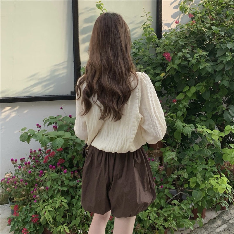 Set Áo Sơ Mi Tay Dài Cổ Chữ V Xếp Ly Phối Quần Short Màu Nâu Thời Trang Trẻ Trung