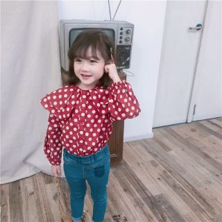 Sơ mi chấm bi cổ cánh sen qc