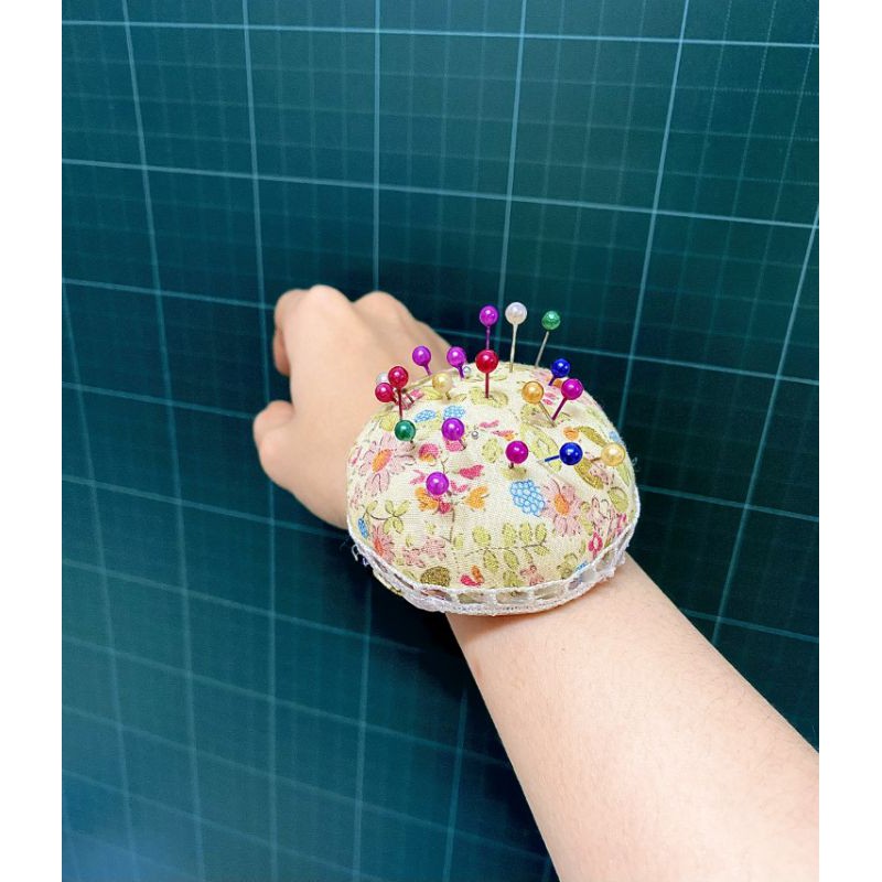 Gối ghim kim đeo tay