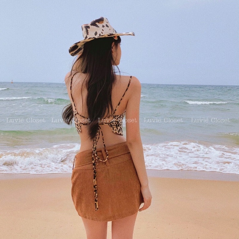 Áo Croptop Hở Lưng Đan Dây Kiểu Yếm Có Mút Ngực Hoạ Tiết Da Beo Ôm Body Sexy Quyến Rũ