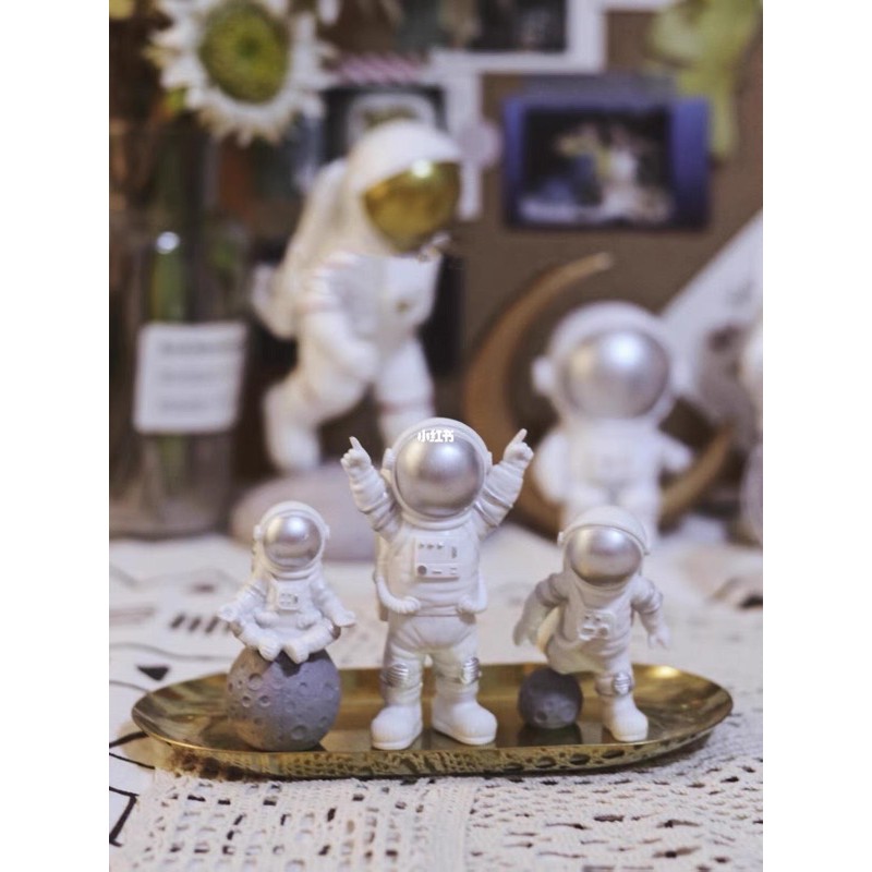[Trạm không gian của bà Bu] Tượng phi hành gia astronaut để bàn lớn nhỏ