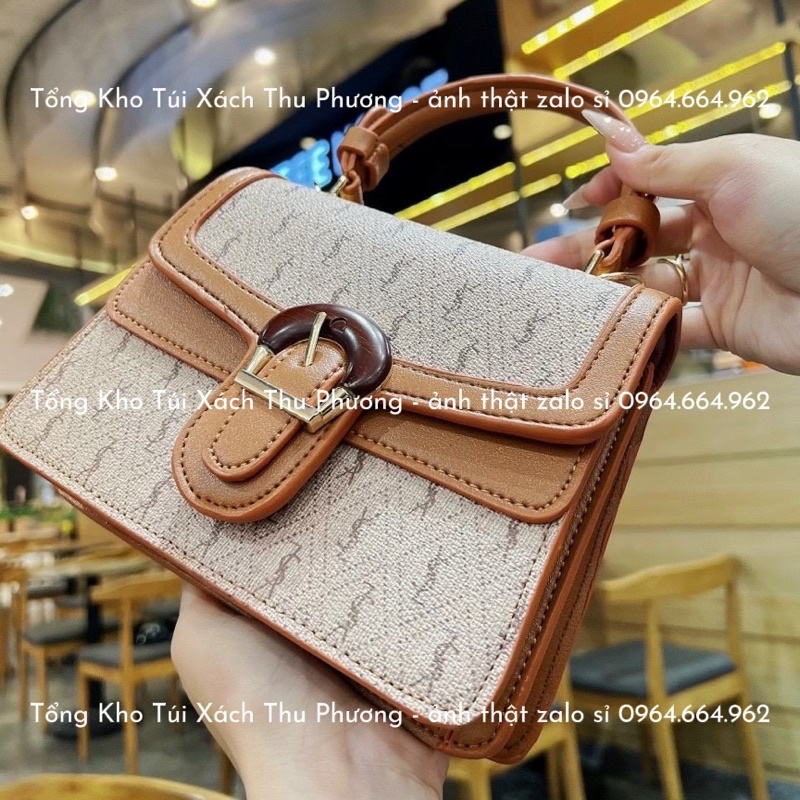 Túi quai xách dáng vuông đứng khoá móng ngựa in chữ kèm dây đeo chéo siêu sang chảnh (hàng loại 1)