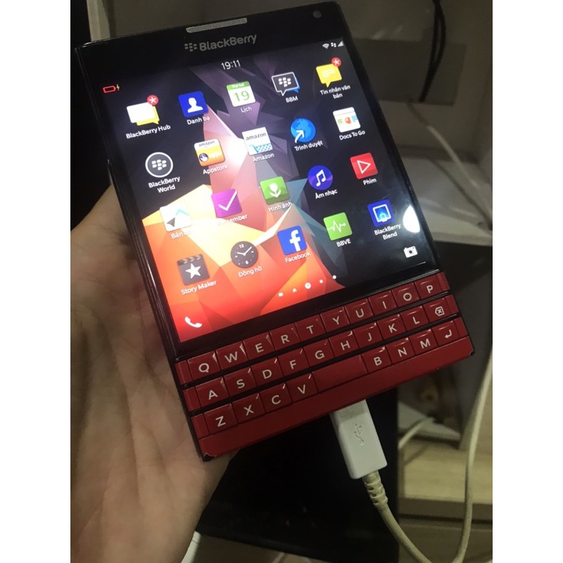 Điện thoại blackberry pasport red màu đỏ
