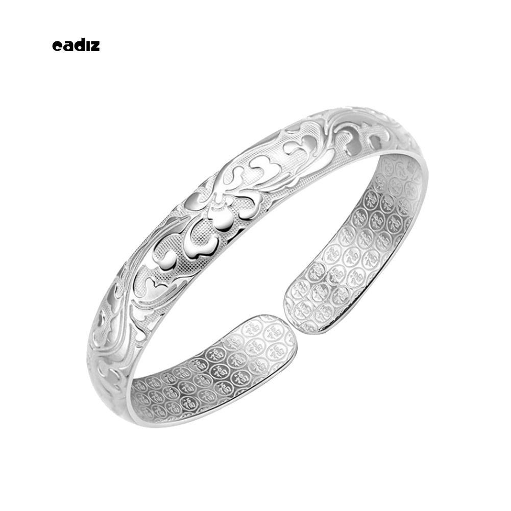 Vòng tay hở chạm khắc hoa văn sang trọng