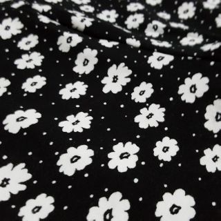 Quần biker short F21 daisy hoa cúc