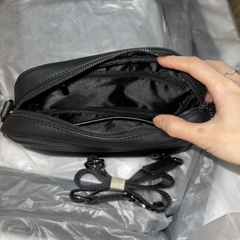 Túi đeo chéo da Pu, đứng form như hình, chống nhăn và chống thấm nước - Black Messenger Bag