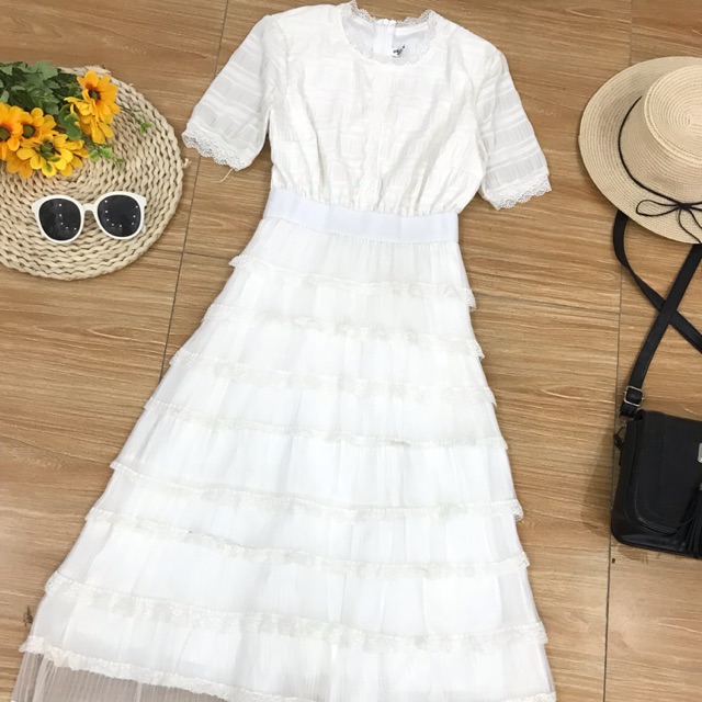 Váy ren hoạ tiết