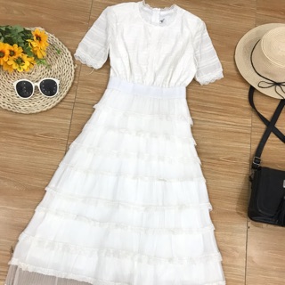 Váy ren hoạ tiết