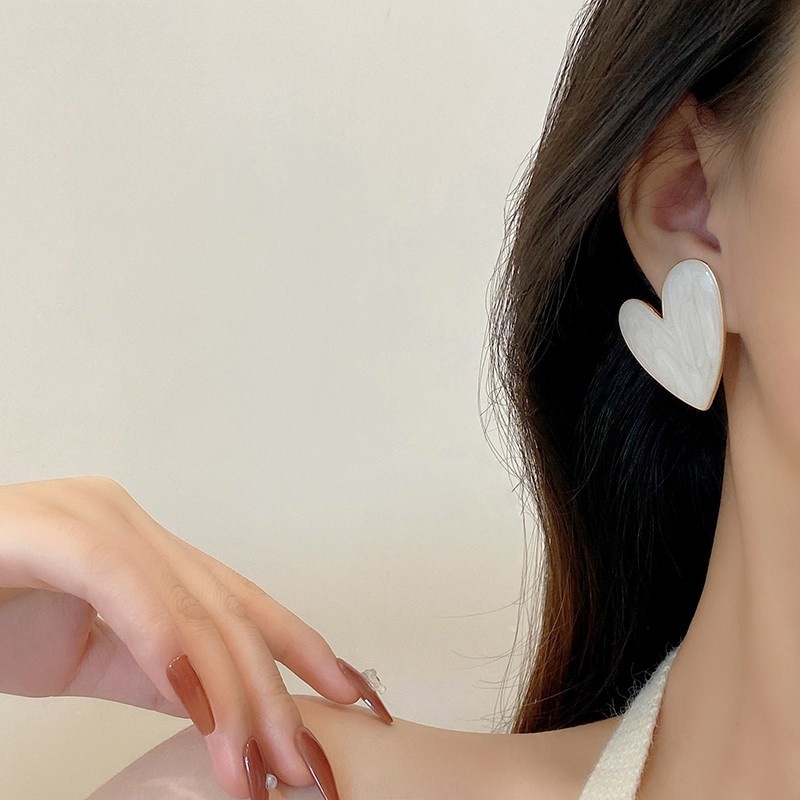 Khuyên Tai Nữ Hình Trái Tim Thời Trang Hàn Quốc Xinh Xắn