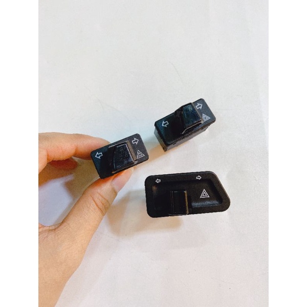 Nút xinhan tích hợp Hazard gắn như zin không cần chế dành cho các dòng xe future , WS110 , WA17...