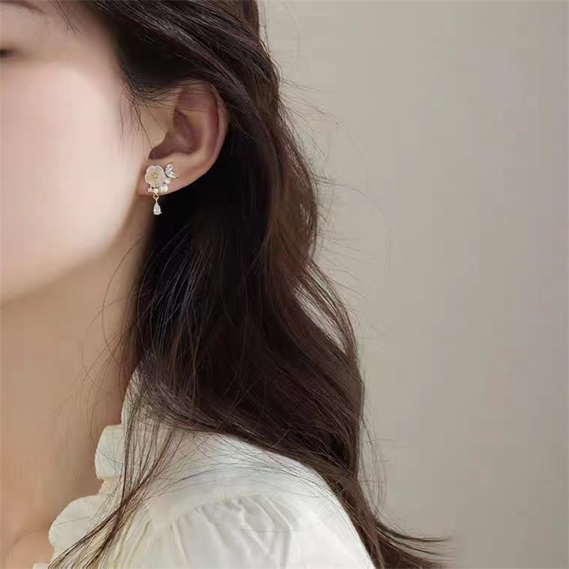 Bông Tai Hình Hoa Trà Đính Đá Zircon Phong Cách Hàn Quốc Sang Trọng Cho Nữ