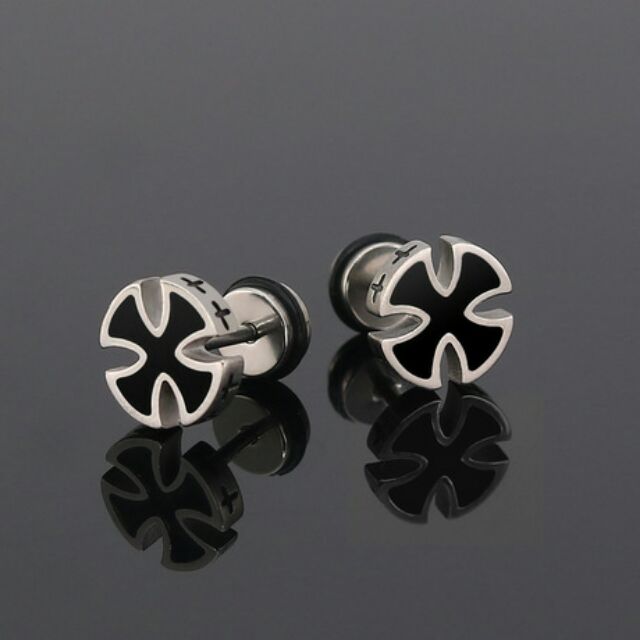 Bông tai Chrome hearts 4 cánh titan không gỉ