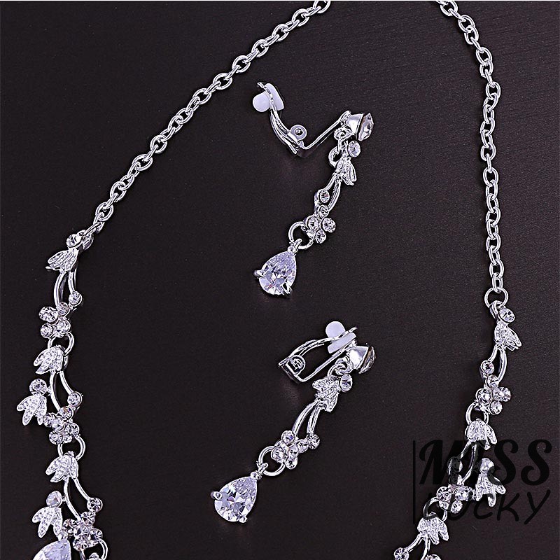 Bộ dây chuyền và khuyên tai đính đá sang trọng cổ điển