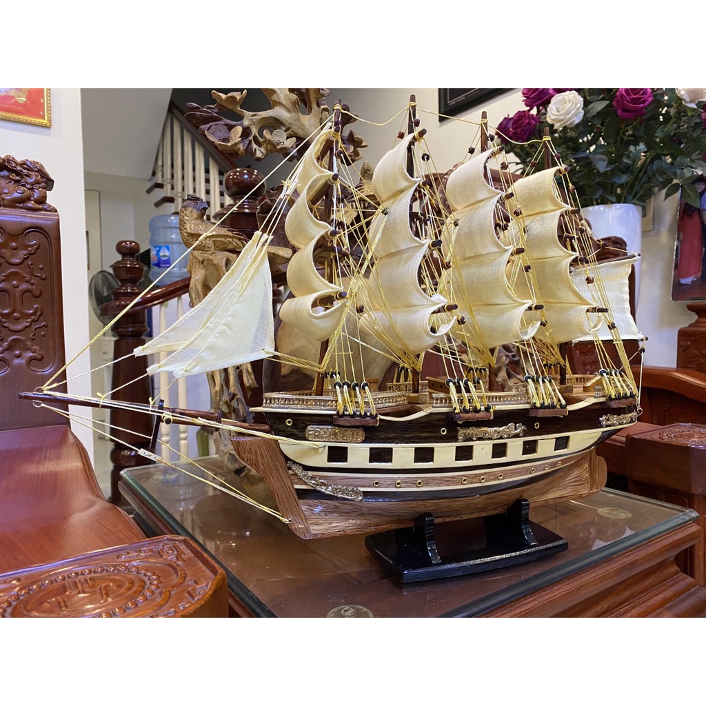 Mô hình thuyền buồm FRANCE - Thân tàu dài 40cm - Buồm Trắng Vàng - Gỗ Còng tự nhiên