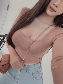Áo thun cổ vuông