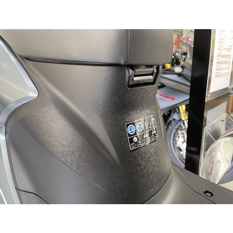 ốp nhựa trung tâm ốp dưới yên vision 2014-2019  2020-2021-2022 honda