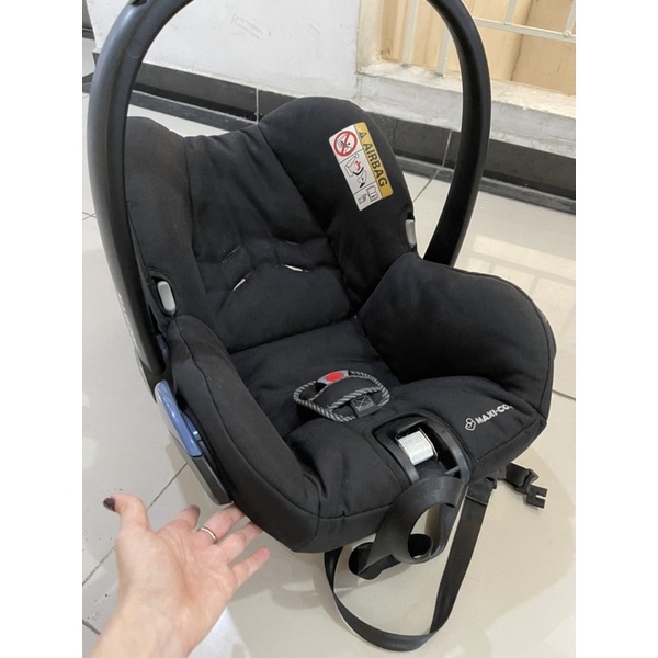 Thanh lý ghế ngồi xe hơi hiệu Quinny cho bé mới 90%