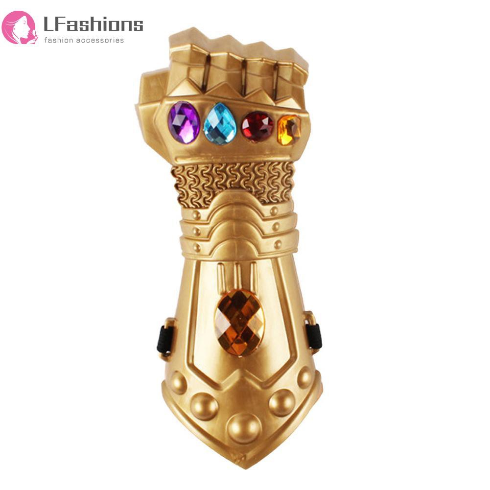 Găng tay vô cực hóa trang nhân vật Thanos trong phim Avengers