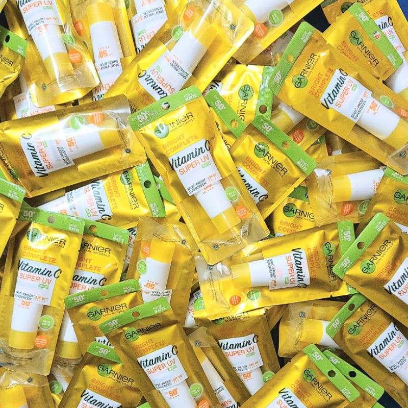 Kem chống nắng Garnier làm sáng da mịn lì 15ml