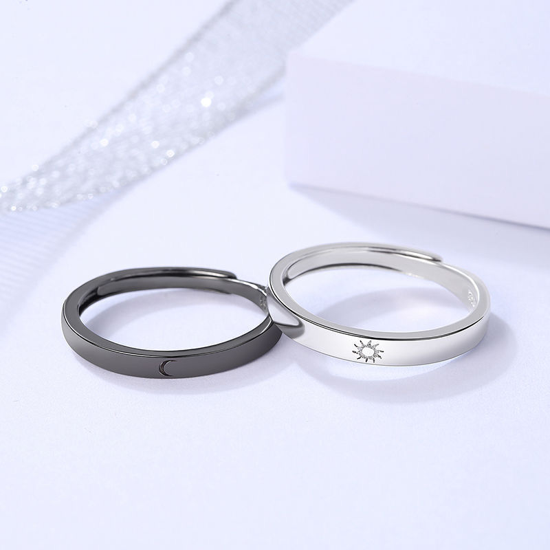 Nhẫn màu trắng đen thời trang cho cặp đôi
