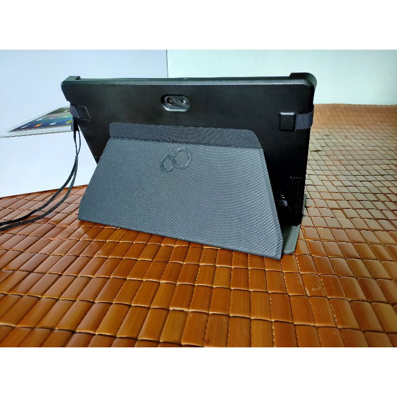 Máy tính laptop 2 in 1 Fujitsu Arrows Tab Q506 Nhật 99%