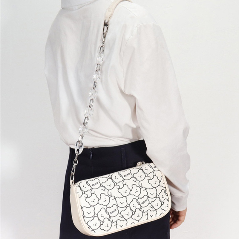 Túi đeo vai họa tiết graffiti phối dây xích acrylic thời trang