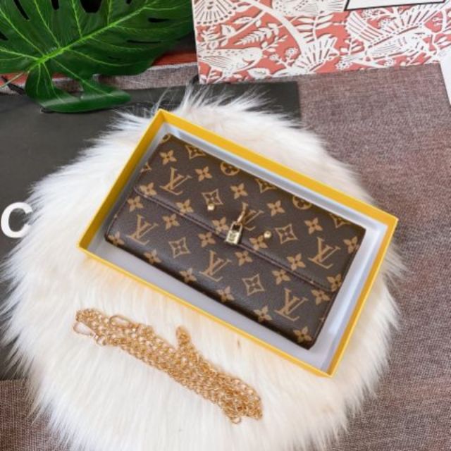 Cluth cầm tay + dây xích đeo