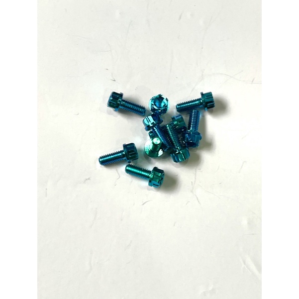 Ốc  titan gr5 4li10 đầu salaza gắng nắp dầu xe máy
