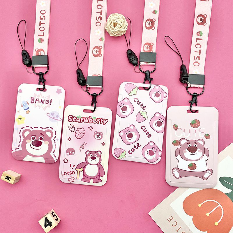 Vỏ bọc bảng tên/ thẻ xe/ thẻ nhân viên hình Gấu dâu dễ thương (Có dây đeo)