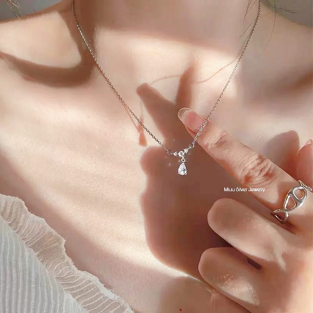 Dây chuyền bạc Miuu Silver, vòng cổ nữ hình giọt nước đính đá xinh xắn Savina Necklace