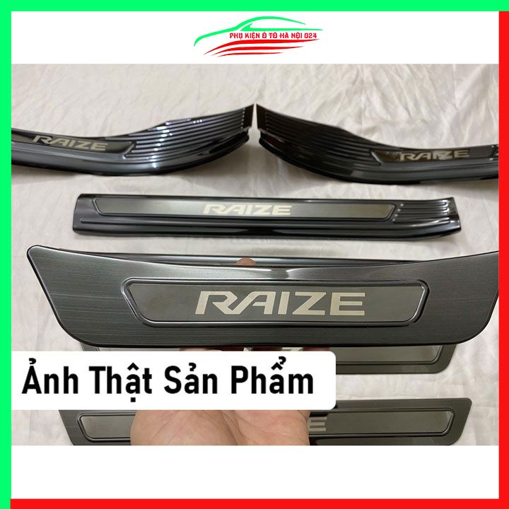 Ốp bậc cửa nẹp bước chân TITAN ô tô Raize 2021-2024 chống trầy bảo vệ xe