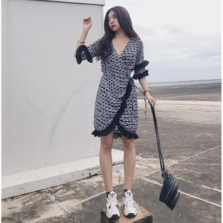 Đầm vạt đắp chéo bèo lai - tay lỡ