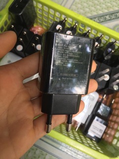 Sạc SKY vega 5V - 2A Zin