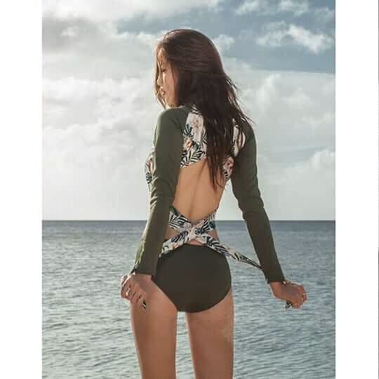 Bikini tay dài họa tiết, cut lưng quyến rũ