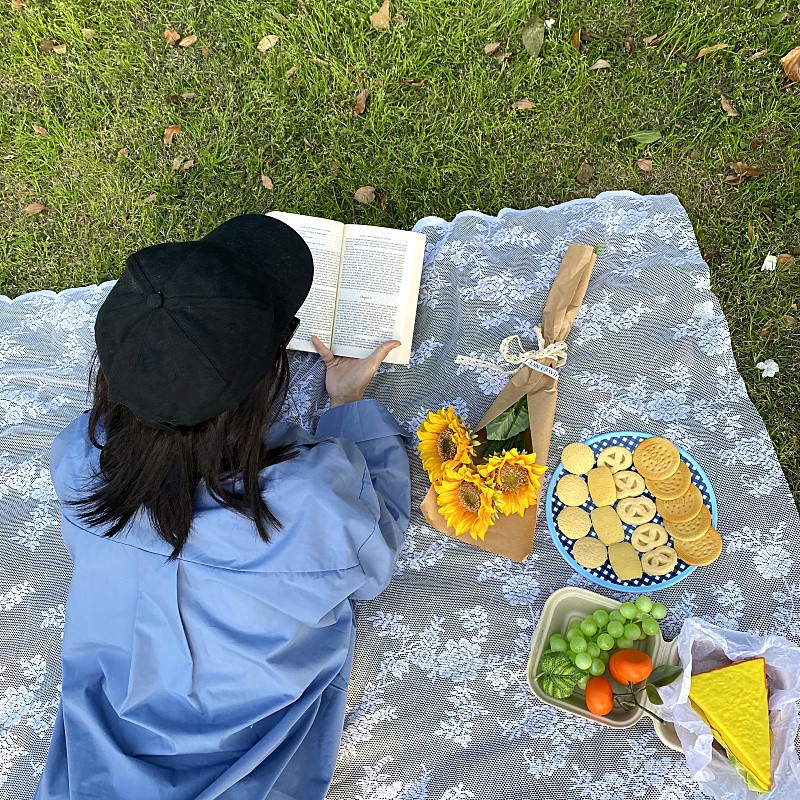 khăn trải bàn ren hoa trắng, khăn picnic, khăn nền chụp ảnh sản phẩm