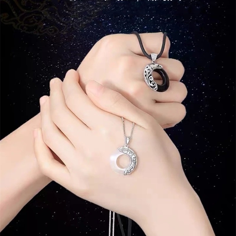 Dây Chuyền Mặt Tròn Hình Rồng Phượng Phong Cách Cổ Điển