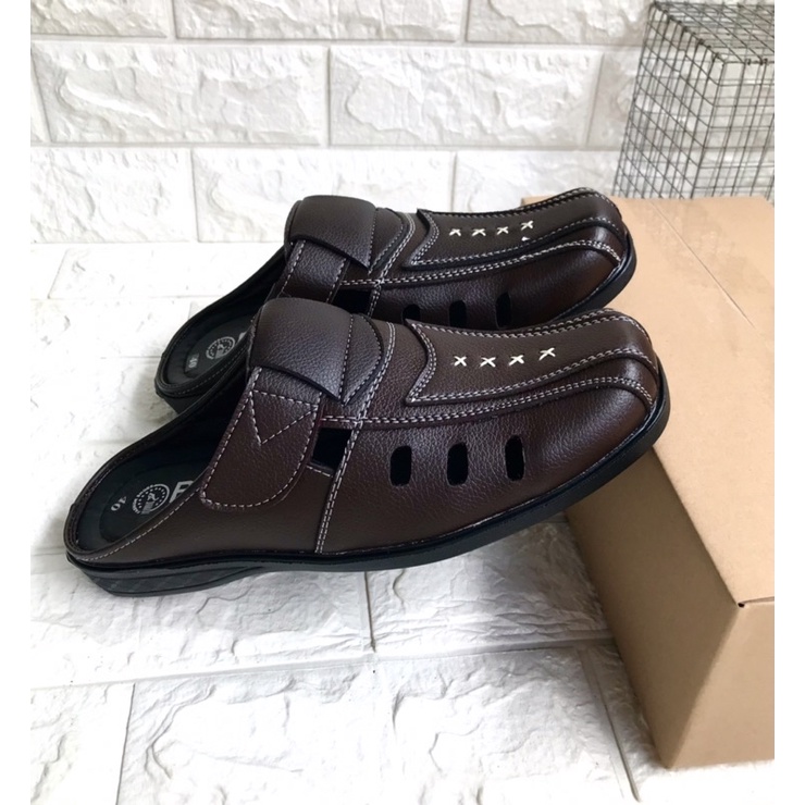 Dép sapo nam mẫu mới..da mềm..mang êm chân..mã SP04..màu nâu.sang trọng lịch lãm.