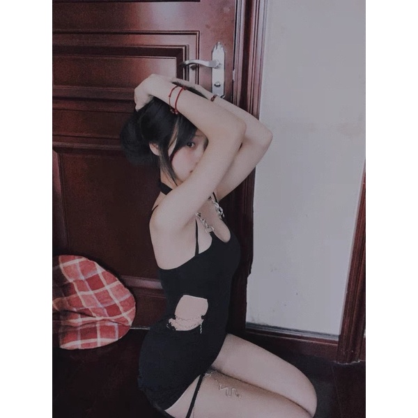 Váy body xương cá phối xích hở eo