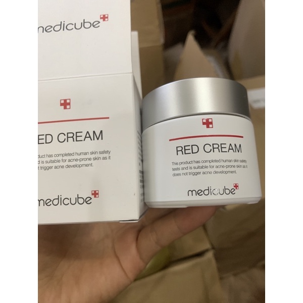 kem dưỡng ẩm red cream kiểm soát da dầu medicube 50ml