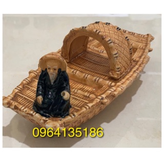 Tượng tiểu cảnh lão vọng câu cá trên thuyền nan gốm sứ Bát Tràng