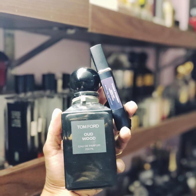 [Mã SR101512 giảm 25% đơn 50K] <𝗡𝗲𝘄> Mẫu thử nước hoa tom ford oud wood 10 ml dạng xịt | BigBuy360 - bigbuy360.vn