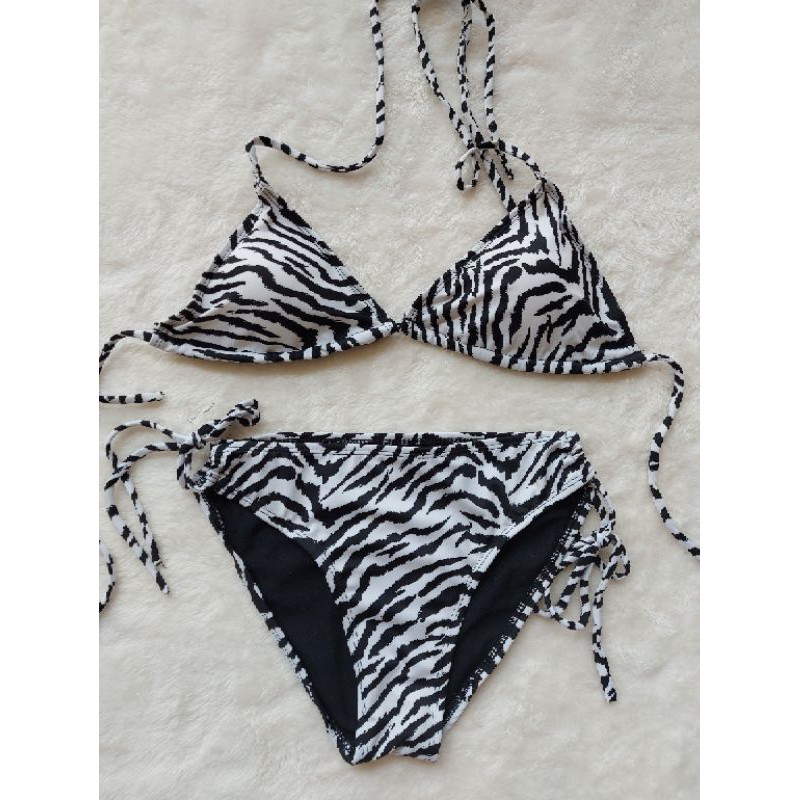 Bikini cạp thấp sexy vằn đen trắng siêu đẹp hàng độc mặc đi biển đi bơi | BigBuy360 - bigbuy360.vn