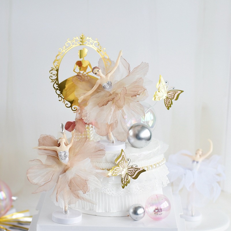 Bộ 3 Que Cắm Trang Trí Bánh Kem Hình Cô Dâu Chú Rể Dễ Thương