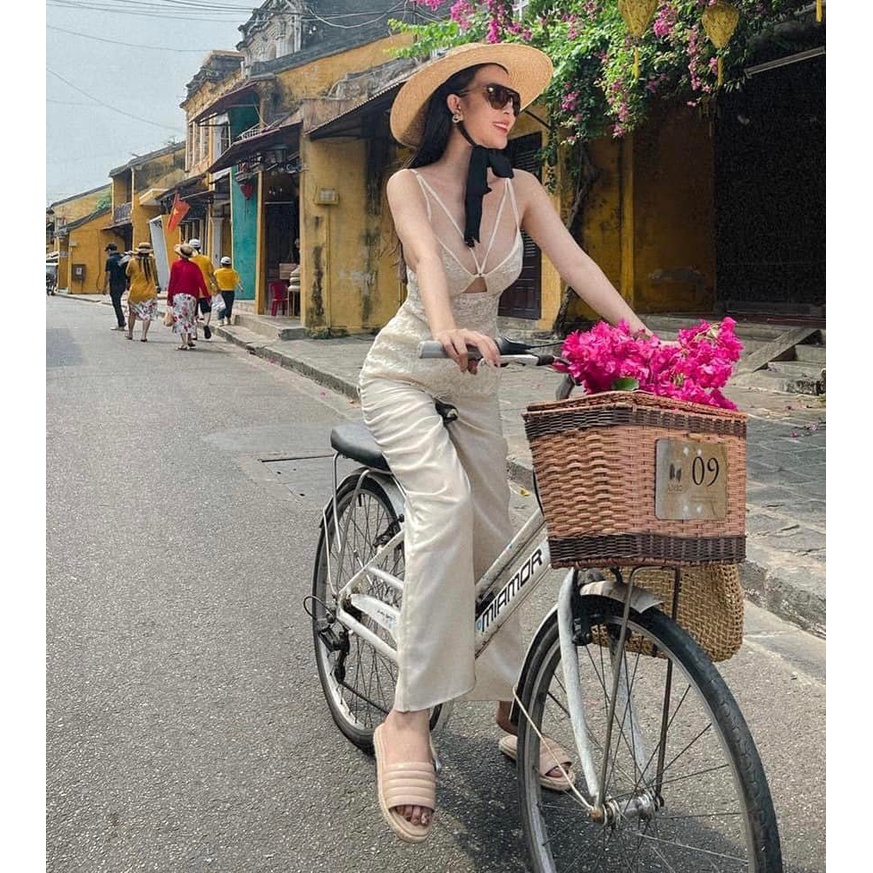 LINH CAVALI - Set ren khoét ngực